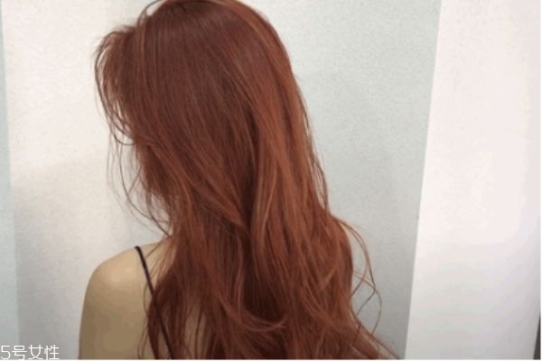 夏天最適合染什么顏色頭發(fā) 減齡又顯白的頭發(fā)顏色 夏天最適合染什么顏色頭發(fā) 減齡又顯白的頭發(fā)顏色