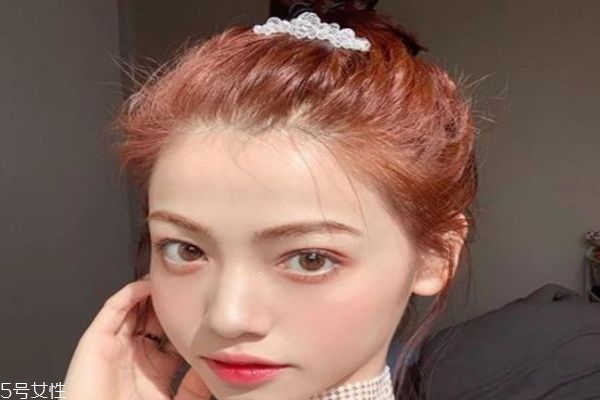 夏天最適合染什么顏色頭發(fā) 減齡又顯白的頭發(fā)顏色 夏天最適合染什么顏色頭發(fā) 減齡又顯白的頭發(fā)顏色