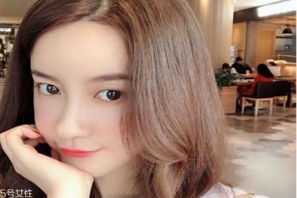 夏天最適合染什么顏色頭發(fā) 減齡又顯白的頭發(fā)顏色 夏天最適合染什么顏色頭發(fā) 減齡又顯白的頭發(fā)顏色