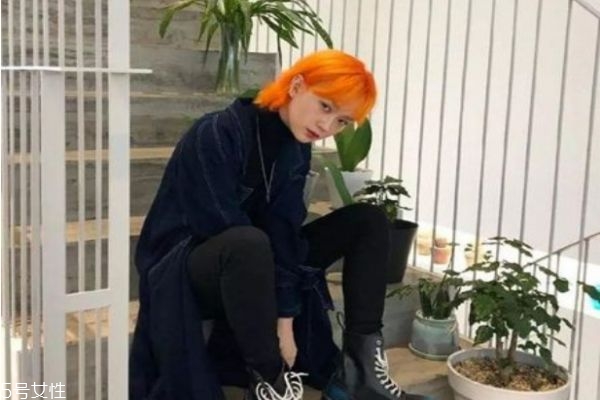 臟橘色頭發(fā)適合什么人 臟橘色頭發(fā)適合什么年齡 臟橘色頭發(fā)適合什么人 臟橘色頭發(fā)適合什么年齡