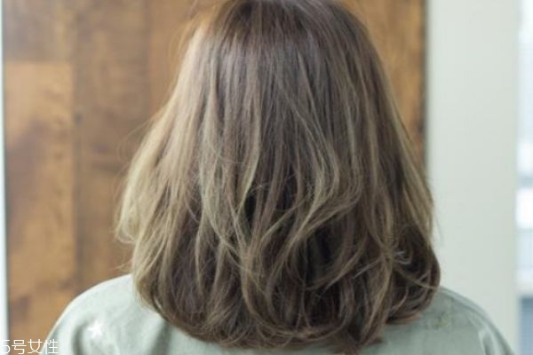 夏天適合染什么顏色 適合夏天染的頭發(fā)顏色 夏天適合染什么顏色 適合夏天染的頭發(fā)顏色