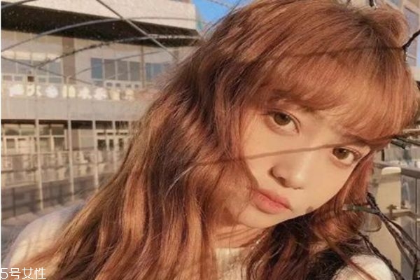 夏天最適合染什么顏色頭發(fā) 減齡又顯白的頭發(fā)顏色 夏天最適合染什么顏色頭發(fā) 減齡又顯白的頭發(fā)顏色