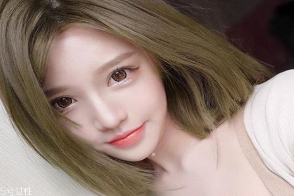 夏天最適合染什么顏色頭發(fā) 減齡又顯白的頭發(fā)顏色 夏天最適合染什么顏色頭發(fā) 減齡又顯白的頭發(fā)顏色