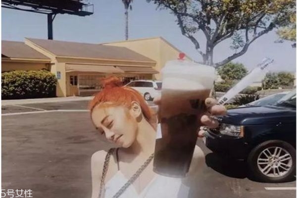 夏天最適合染什么顏色頭發(fā) 減齡又顯白的頭發(fā)顏色 夏天最適合染什么顏色頭發(fā) 減齡又顯白的頭發(fā)顏色