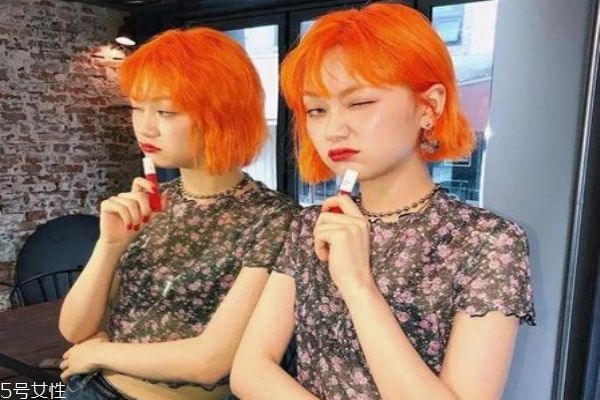 夏天最適合染什么顏色頭發(fā) 減齡又顯白的頭發(fā)顏色 夏天最適合染什么顏色頭發(fā) 減齡又顯白的頭發(fā)顏色