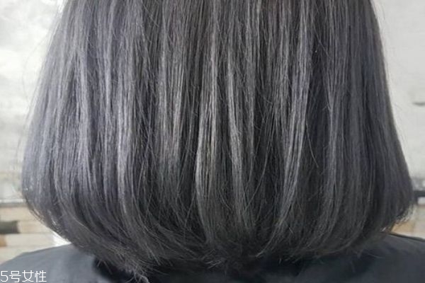 夏天最適合染什么顏色頭發(fā) 減齡又顯白的頭發(fā)顏色 夏天最適合染什么顏色頭發(fā) 減齡又顯白的頭發(fā)顏色