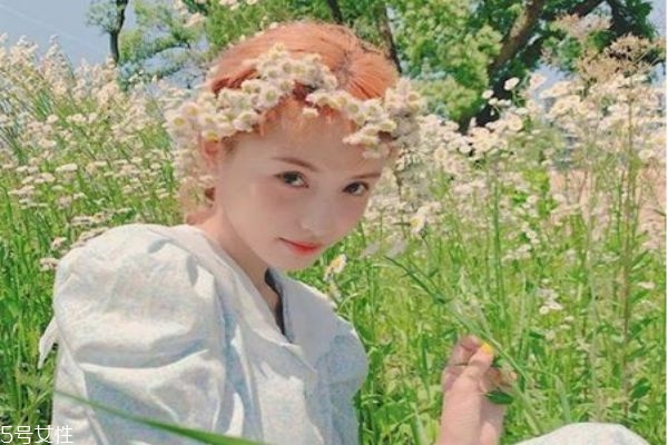 夏天最適合染什么顏色頭發(fā) 減齡又顯白的頭發(fā)顏色 夏天最適合染什么顏色頭發(fā) 減齡又顯白的頭發(fā)顏色