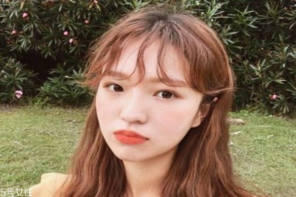 夏天最適合染什么顏色頭發(fā) 減齡又顯白的頭發(fā)顏色 夏天最適合染什么顏色頭發(fā) 減齡又顯白的頭發(fā)顏色