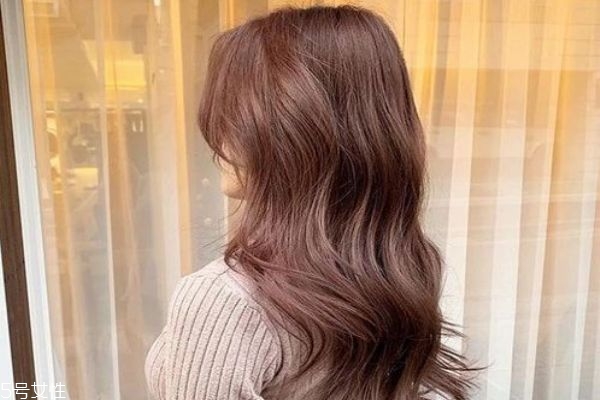 夏天最適合染什么顏色頭發(fā) 減齡又顯白的頭發(fā)顏色 夏天最適合染什么顏色頭發(fā) 減齡又顯白的頭發(fā)顏色