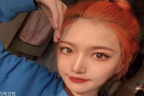 臟橘色頭發(fā)顯白嗎 臟橘色發(fā)色適合素顏嗎 臟橘色頭發(fā)顯白嗎 臟橘色發(fā)色適合素顏嗎