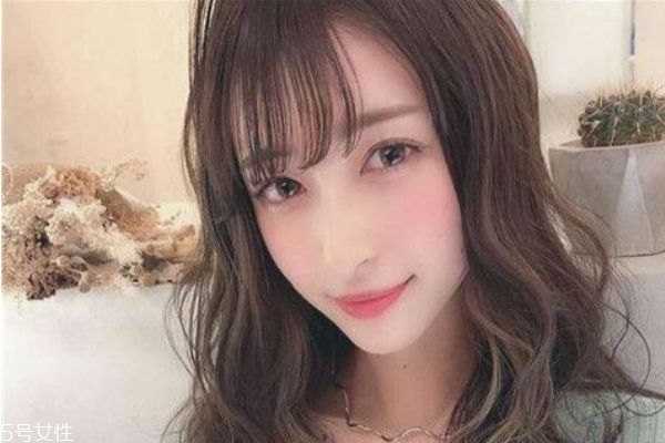 夏天適合染什么顏色 適合夏天染的頭發(fā)顏色 夏天適合染什么顏色 適合夏天染的頭發(fā)顏色