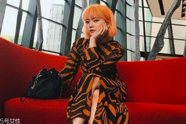 夏天最適合染什么顏色頭發(fā) 減齡又顯白的頭發(fā)顏色 夏天最適合染什么顏色頭發(fā) 減齡又顯白的頭發(fā)顏色