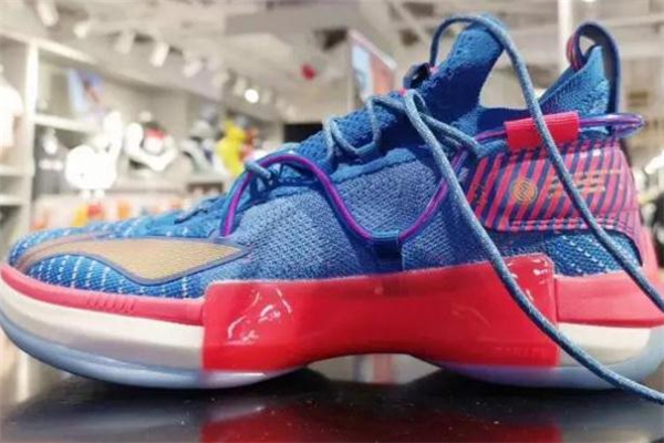 李寧閃擊6實(shí)物圖 閃擊6低幫和高幫區(qū)別 李寧閃擊6實(shí)物圖 閃擊6低幫和高幫區(qū)別