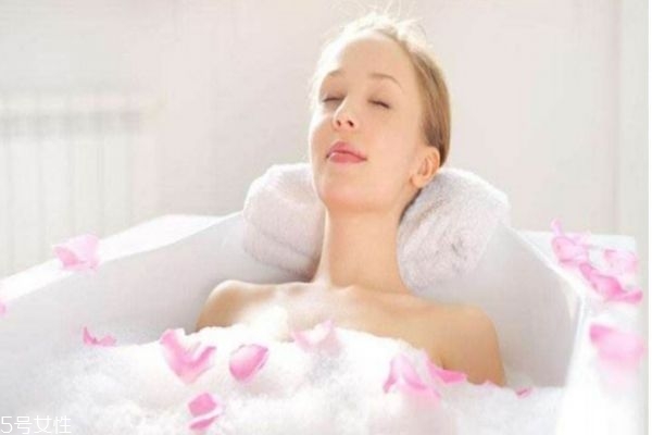 用什么泡澡比較好 寶寶可以泡澡嗎 用什么泡澡比較好 寶寶可以泡澡嗎