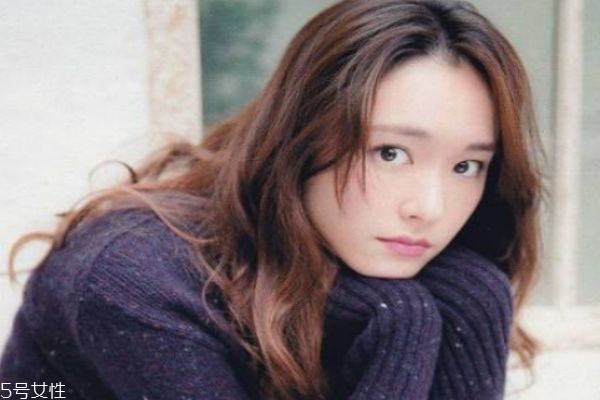 卷發(fā)比直發(fā)顯老嗎 選對發(fā)型很關(guān)鍵 卷發(fā)比直發(fā)顯老嗎 選對發(fā)型很關(guān)鍵