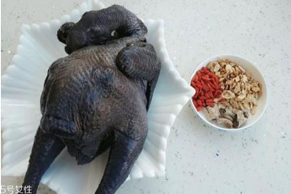 烏雞有什么功效 烏雞常見(jiàn)的幾種做法