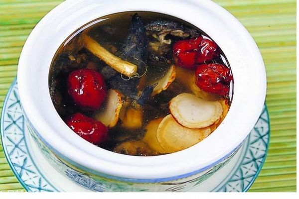 烏雞有什么功效 烏雞常見(jiàn)的幾種做法