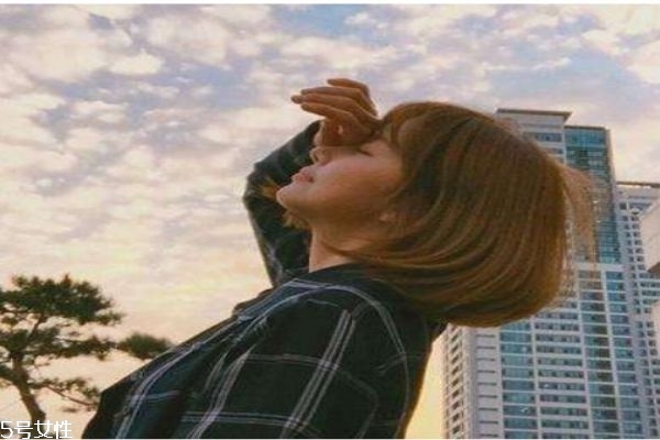 什么是冷棕色 適合夏季的幾種頭發(fā)顏色 什么是冷棕色 適合夏季的幾種頭發(fā)顏色