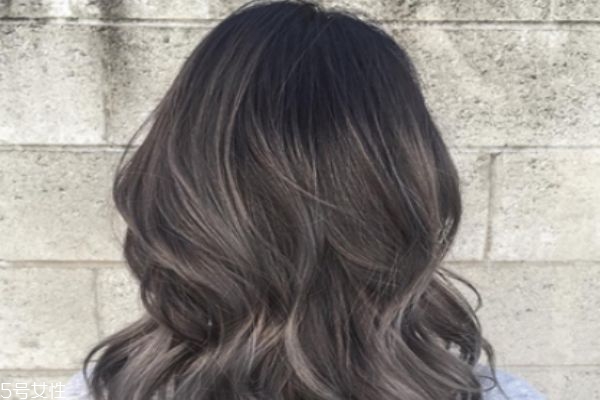 染過的頭發(fā)怎么變黑 染過頭發(fā)變黑的方法 染過的頭發(fā)怎么變黑 染過頭發(fā)變黑的方法