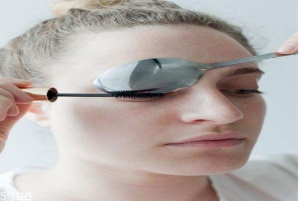 如何正確畫眼睫毛呢 畫眼睫毛要注意什么呢 如何正確畫眼睫毛呢 畫眼睫毛要注意什么呢