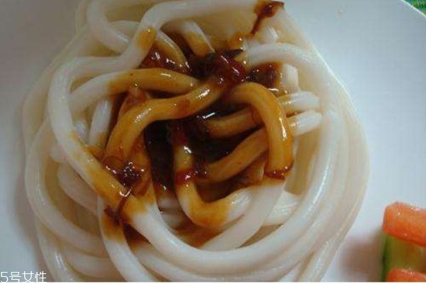 什么是烏冬面 烏冬面有什么好處呢 什么是烏冬面 烏冬面有什么好處呢