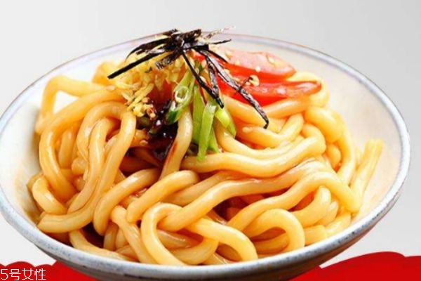 什么是烏冬面 烏冬面有什么好處呢 什么是烏冬面 烏冬面有什么好處呢