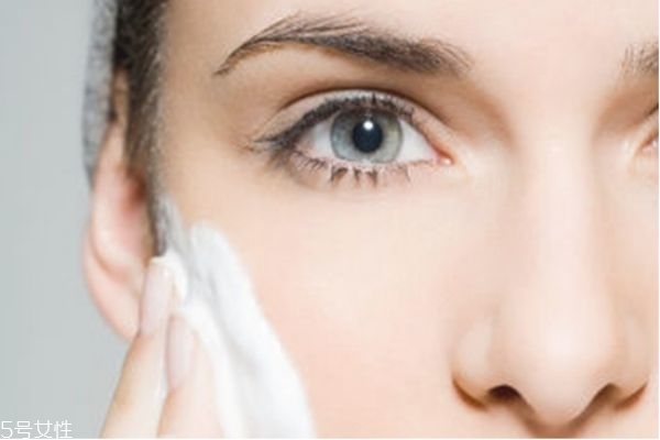 煙酰胺停用皮膚還白嗎 煙酰胺停用皮膚泛黃是怎么回事 煙酰胺停用皮膚還白嗎 煙酰胺停用皮膚泛黃是怎么回事