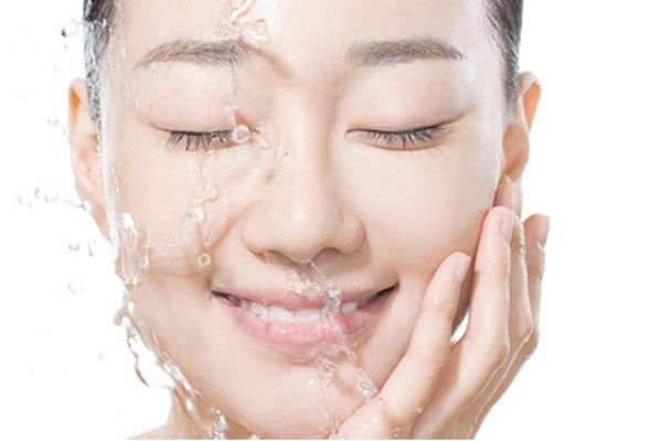 夏季怎么用護(hù)膚品順序 夏季正確護(hù)膚順序 夏季怎么用護(hù)膚品順序 夏季正確護(hù)膚順序