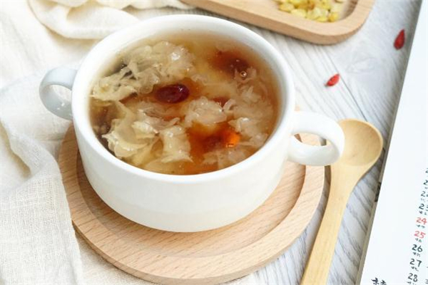 銀耳湯什么時候放冰糖 銀耳湯放多少冰糖 銀耳湯什么時候放冰糖 銀耳湯放多少冰糖