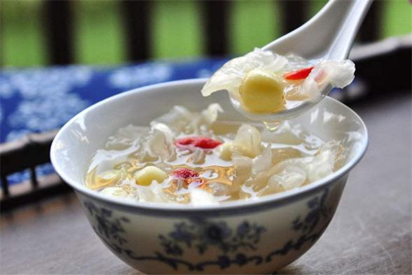 銀耳湯可以長(zhǎng)期喝嗎 銀耳湯喝多了有什么壞處 銀耳湯可以長(zhǎng)期喝嗎 銀耳湯喝多了有什么壞處