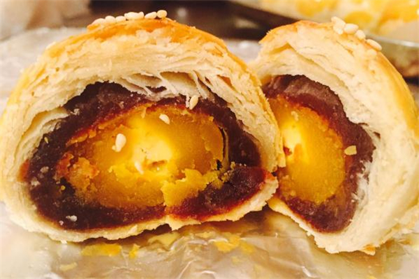 蛋黃酥可以放冰箱第二天烤嗎 蛋黃酥放冰箱有影響嗎 蛋黃酥可以放冰箱第二天烤嗎 蛋黃酥放冰箱有影響嗎