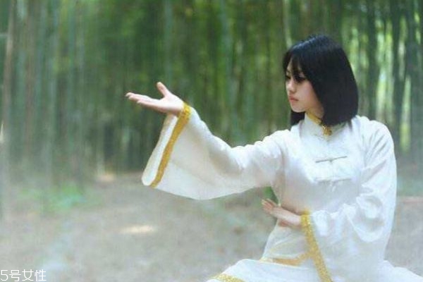 打太極拳有什么好處呢 老人打太極拳有什么好處呢 打太極拳有什么好處呢 老人打太極拳有什么好處呢