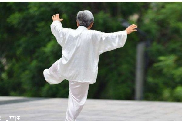 打太極拳有什么好處呢 老人打太極拳有什么好處呢 打太極拳有什么好處呢 老人打太極拳有什么好處呢