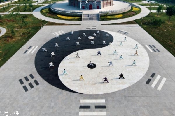 打太極拳有什么好處呢 老人打太極拳有什么好處呢 打太極拳有什么好處呢 老人打太極拳有什么好處呢