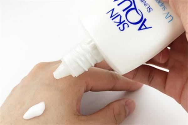 曼秀雷敦新碧小金帽多少錢(qián) 曼秀雷敦小金帽好用嗎