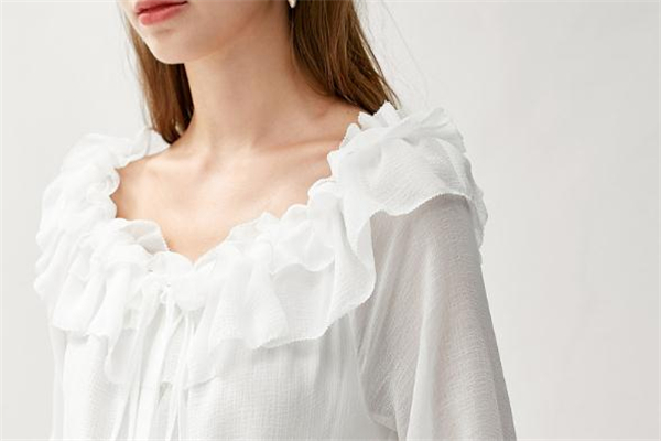 肩膀窄的女生適合穿什么 肩膀窄怎么穿衣服好看 肩膀窄的女生適合穿什么 肩膀窄怎么穿衣服好看