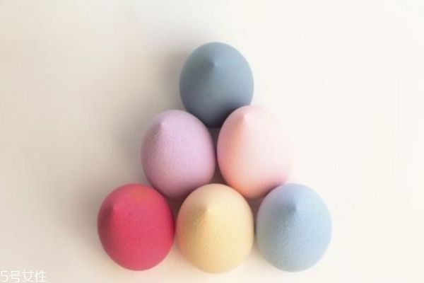 怎么用美妝蛋才能令底妝更服帖 將美妝蛋沾濕效果會(huì)更好 怎么用美妝蛋才能令底妝更服帖 將美妝蛋沾濕效果會(huì)更好