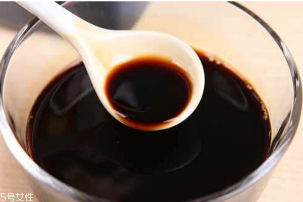 醬油有什么作用呢 醬油吃多了會(huì)變黑嗎