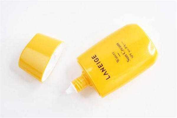 蘭芝朝露防曬霜和柔霧防曬霜區(qū)別 蘭芝朝露好還是柔霧好 蘭芝朝露防曬霜和柔霧防曬霜區(qū)別 蘭芝朝露好還是柔霧好