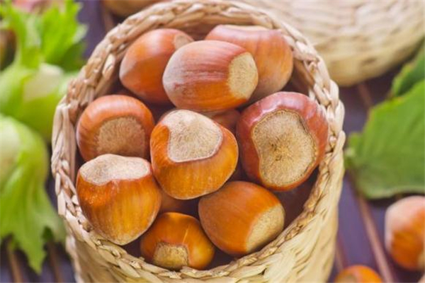 沒(méi)開(kāi)口的榛子怎么剝 榛子沒(méi)開(kāi)口怎么打開(kāi) 沒(méi)開(kāi)口的榛子怎么剝 榛子沒(méi)開(kāi)口怎么打開(kāi)