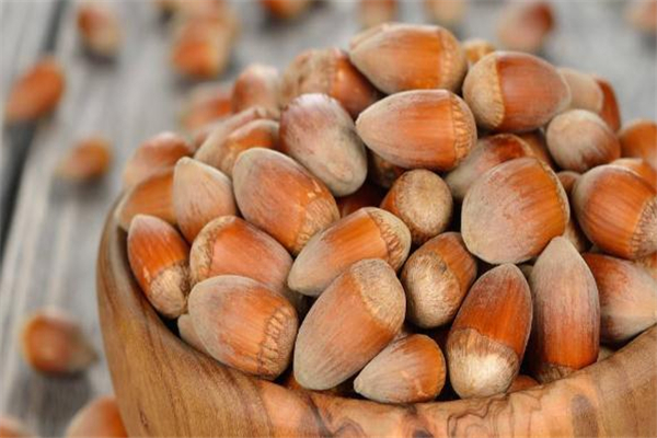 沒(méi)開(kāi)口的榛子怎么剝 榛子沒(méi)開(kāi)口怎么打開(kāi) 沒(méi)開(kāi)口的榛子怎么剝 榛子沒(méi)開(kāi)口怎么打開(kāi)