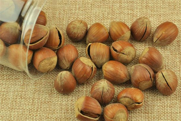 糖尿病可以吃榛子嗎 吃榛子血糖會(huì)升高嗎 糖尿病可以吃榛子嗎 吃榛子血糖會(huì)升高嗎