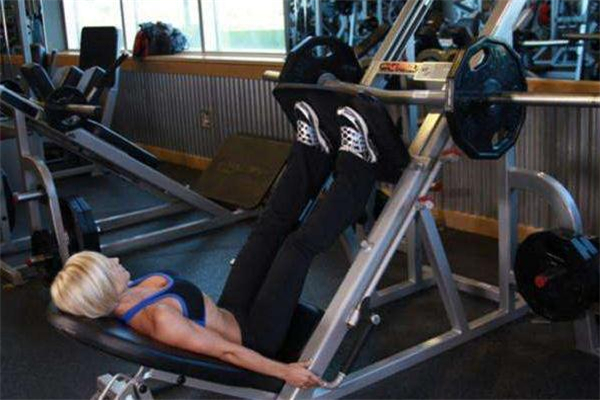 倒蹬機怎么練臀部 倒蹬機訓(xùn)練方法 倒蹬機怎么練臀部 倒蹬機訓(xùn)練方法