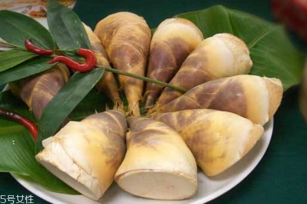 竹筍有什么營(yíng)養(yǎng)價(jià)值呢 竹筍的功效有什么呢 竹筍有什么營(yíng)養(yǎng)價(jià)值呢 竹筍的功效有什么呢