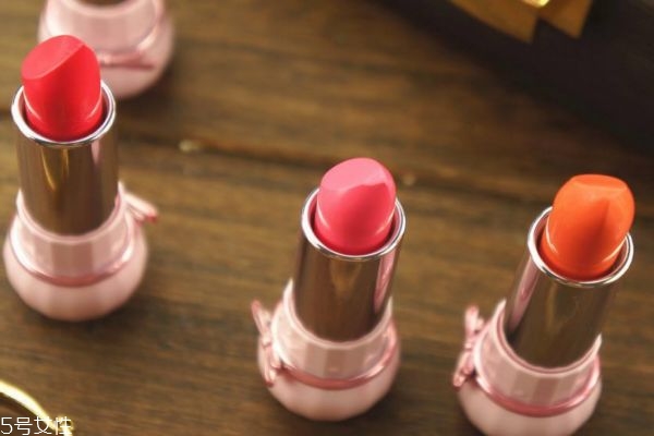 2019豬年限定彩妝產(chǎn)品哪款好 這些豬年限定款再不買就晚了 2019豬年限定彩妝產(chǎn)品哪款好 這些豬年限定款再不買就晚了