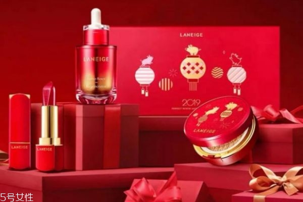 2019豬年限定彩妝產(chǎn)品哪款好 這些豬年限定款再不買就晚了 2019豬年限定彩妝產(chǎn)品哪款好 這些豬年限定款再不買就晚了