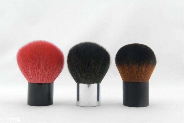 腮紅刷和散粉刷一樣嗎 腮紅刷與散粉刷區(qū)分 腮紅刷和散粉刷一樣嗎 腮紅刷與散粉刷區(qū)分