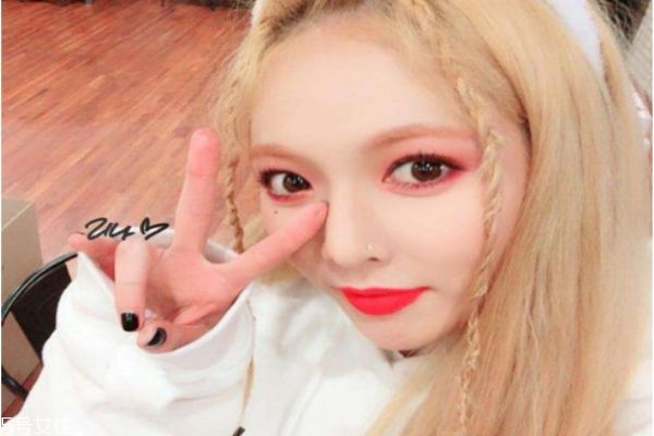 泫雅紫色妝容教程 金泫雅ins最新妝容 泫雅紫色妝容教程 金泫雅ins最新妝容