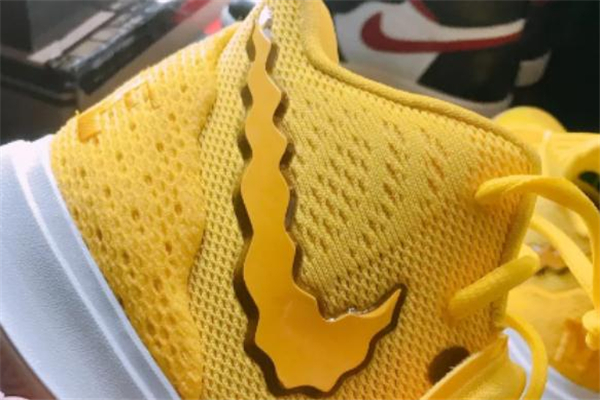 耐克歐文5海綿寶寶開箱測評 kyrie5海綿寶寶派大星實物 耐克歐文5海綿寶寶開箱測評 kyrie5海綿寶寶派大星實物