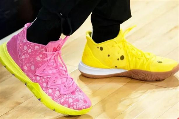 耐克歐文5海綿寶寶開箱測評 kyrie5海綿寶寶派大星實物 耐克歐文5海綿寶寶開箱測評 kyrie5海綿寶寶派大星實物